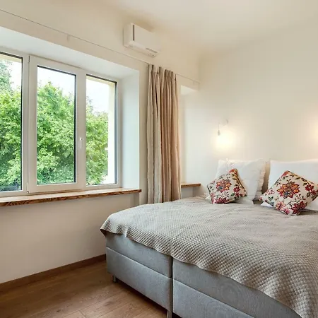 Bright And Cosy 1bdr Centre Butas